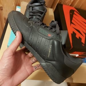 YEEZY POWERPHASE CALABASAS "core black"